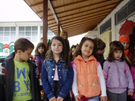 Έξω από το Λύκειο πριν το Λάζαρο